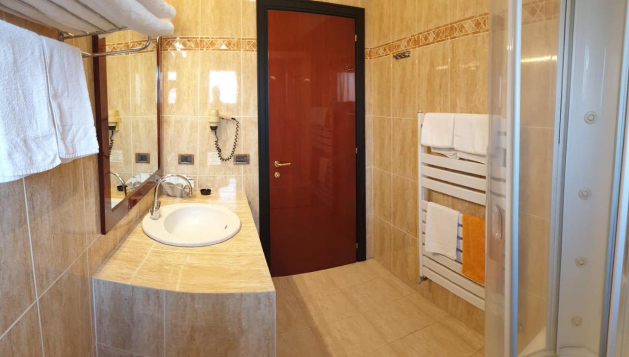 Palahotel Vallenoce Decollatura 外观 照片